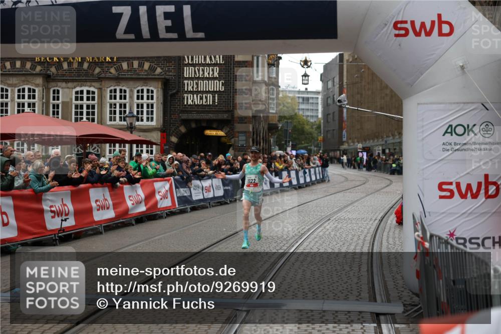 05.10.2025 - 20. swb-Marathon Bremen Yannick Fuchs http://msf.ph/oto/9269919 05.10.2025 12:14:47 Ziel 1122 meine-sportfotos.de