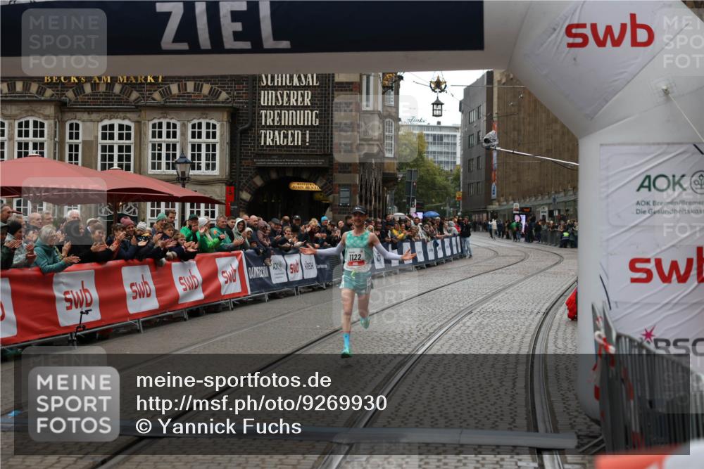 05.10.2025 - 20. swb-Marathon Bremen Yannick Fuchs http://msf.ph/oto/9269930 05.10.2025 12:14:47 Ziel 1122 meine-sportfotos.de
