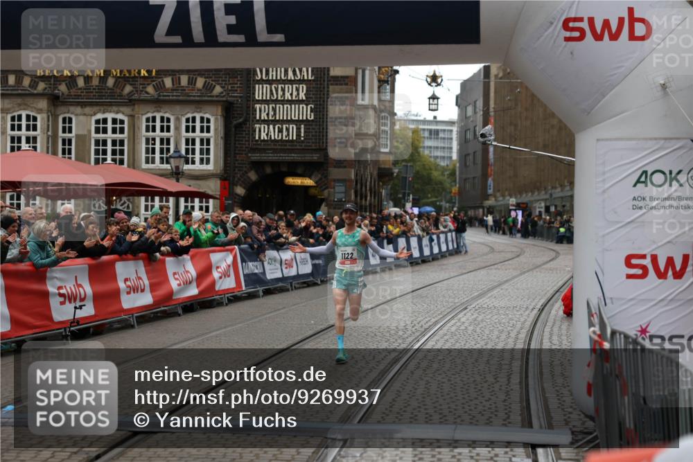 05.10.2025 - 20. swb-Marathon Bremen Yannick Fuchs http://msf.ph/oto/9269937 05.10.2025 12:14:47 Ziel 1122 meine-sportfotos.de