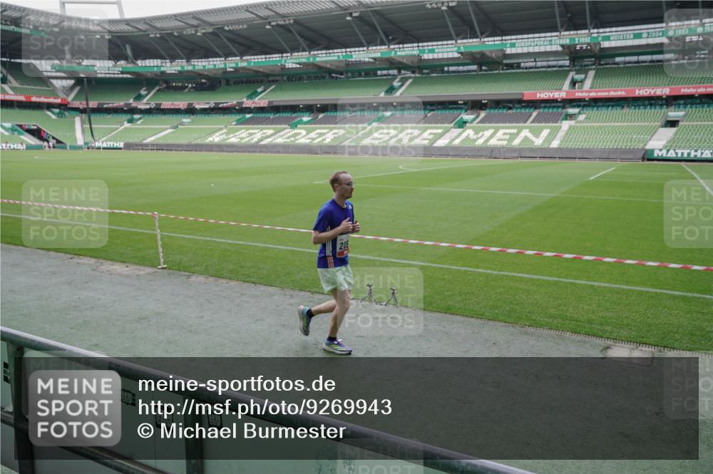 05.10.2025 - 20. swb-Marathon Bremen Michael Burmester http://msf.ph/oto/9269943 05.10.2025 12:40:36 Laufen im Stadion 45, 46, 133, 241, 623, 689, 945, 1392, 1615, 1812, 2036, 2048, 2057, 2064, 2118, 2130, 2169, 2497, 2670, 2683, 4375, 5595, 6075, 6444, 7213, 7274, 7587, 7766, 7883, 236, 826, 1198, 1345, 1392, 1626, 4030, 5240, 8849 meine-sportfotos.de