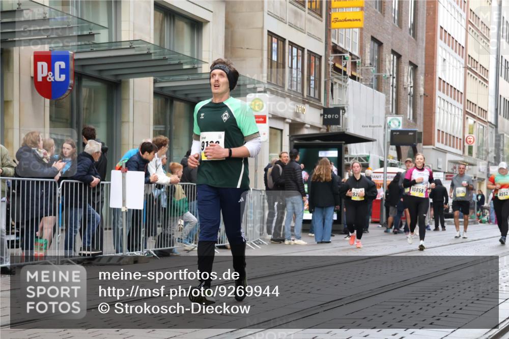 05.10.2025 - 20. swb-Marathon Bremen Strokosch-Dieckow http://msf.ph/oto/9269944 05.10.2025 11:08:01 Ziel 9186, 9235, 9353, 9401, 9481, 9519, 9552, 9599, 9617, 9874, 10125, 10132, 10859, 10866, 11019, 11097, 11232, 11309, 11670, 11671, 9186, 9235, 9353, 9401, 9481, 9519, 9552, 9599, 9617, 9874, 10125, 10132, 10859, 10866, 11019, 11097, 11232, 11309, 11670, 11671 meine-sportfotos.de