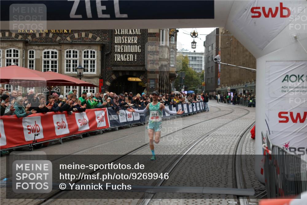 05.10.2025 - 20. swb-Marathon Bremen Yannick Fuchs http://msf.ph/oto/9269946 05.10.2025 12:14:47 Ziel 1122 meine-sportfotos.de