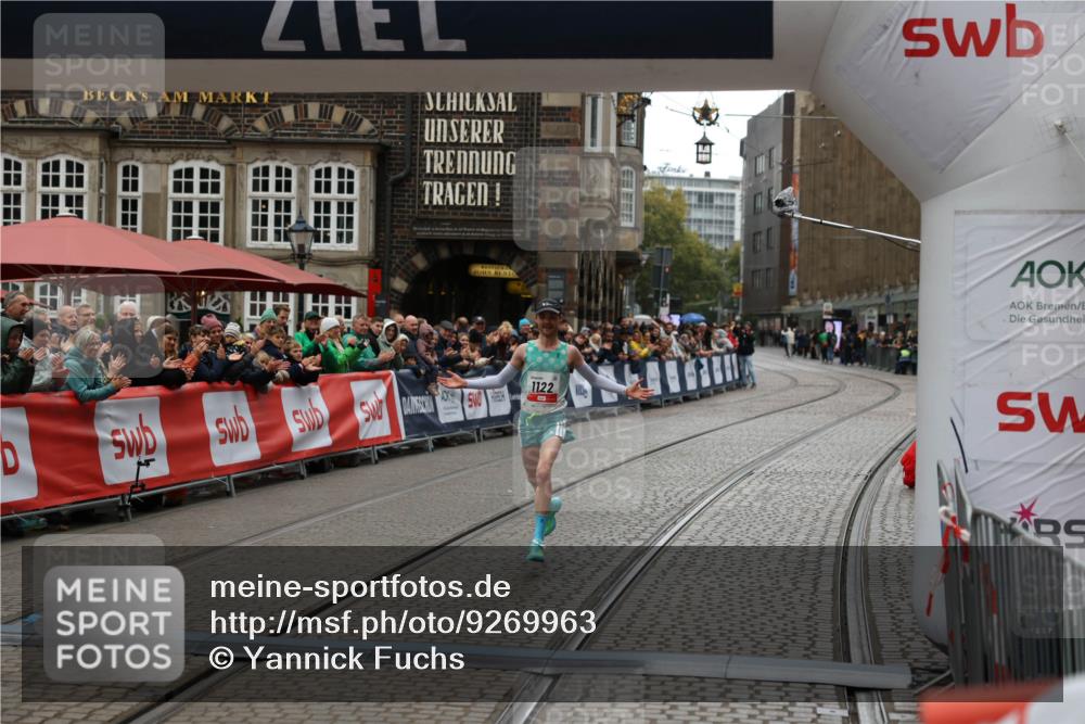 05.10.2025 - 20. swb-Marathon Bremen Yannick Fuchs http://msf.ph/oto/9269963 05.10.2025 12:14:47 Ziel 1122 meine-sportfotos.de