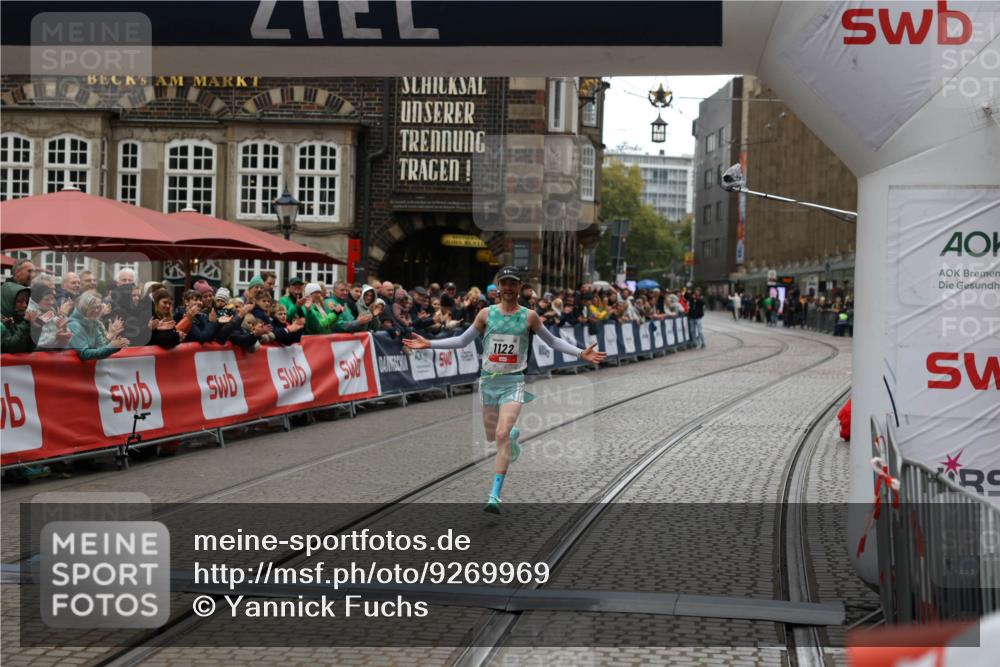 05.10.2025 - 20. swb-Marathon Bremen Yannick Fuchs http://msf.ph/oto/9269969 05.10.2025 12:14:47 Ziel 1122 meine-sportfotos.de