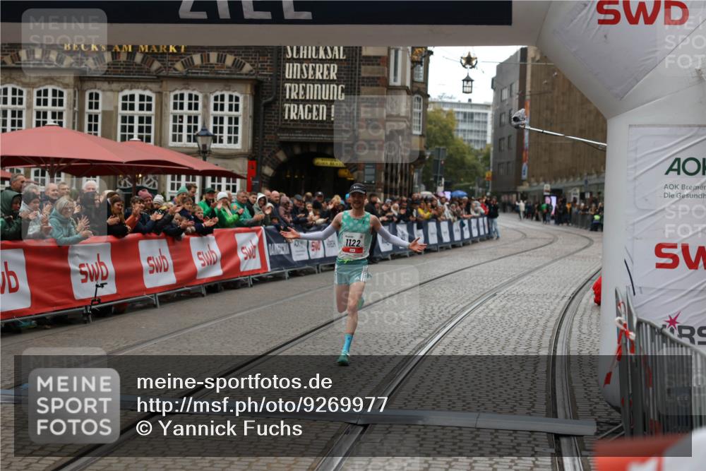 05.10.2025 - 20. swb-Marathon Bremen Yannick Fuchs http://msf.ph/oto/9269977 05.10.2025 12:14:47 Ziel 1122 meine-sportfotos.de