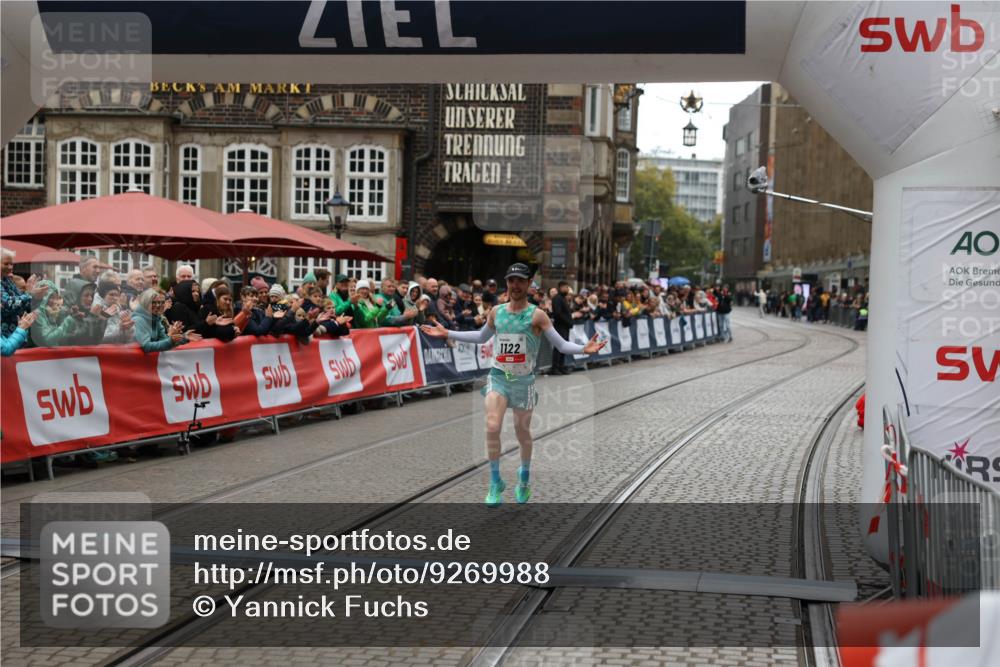 05.10.2025 - 20. swb-Marathon Bremen Yannick Fuchs http://msf.ph/oto/9269988 05.10.2025 12:14:47 Ziel 1122 meine-sportfotos.de