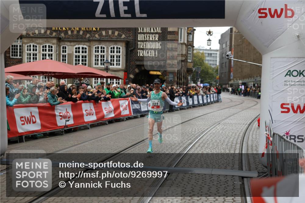 05.10.2025 - 20. swb-Marathon Bremen Yannick Fuchs http://msf.ph/oto/9269997 05.10.2025 12:14:47 Ziel 1122 meine-sportfotos.de