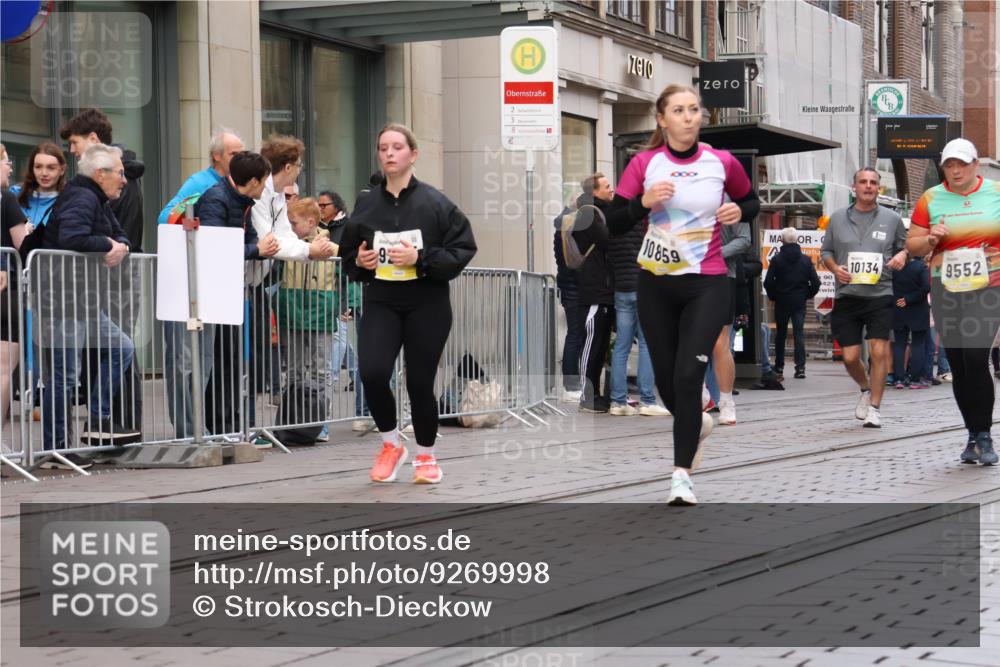05.10.2025 - 20. swb-Marathon Bremen Strokosch-Dieckow http://msf.ph/oto/9269998 05.10.2025 11:08:04 Ziel 9186, 9235, 9353, 9401, 9481, 9519, 9552, 9982, 10132, 10134, 10787, 10859, 10866, 11019, 11097, 11232, 11670, 11671, 9186, 9235, 9353, 9401, 9481, 9519, 9552, 9982, 10132, 10134, 10787, 10859, 10866, 11019, 11097, 11232, 11670, 11671 meine-sportfotos.de