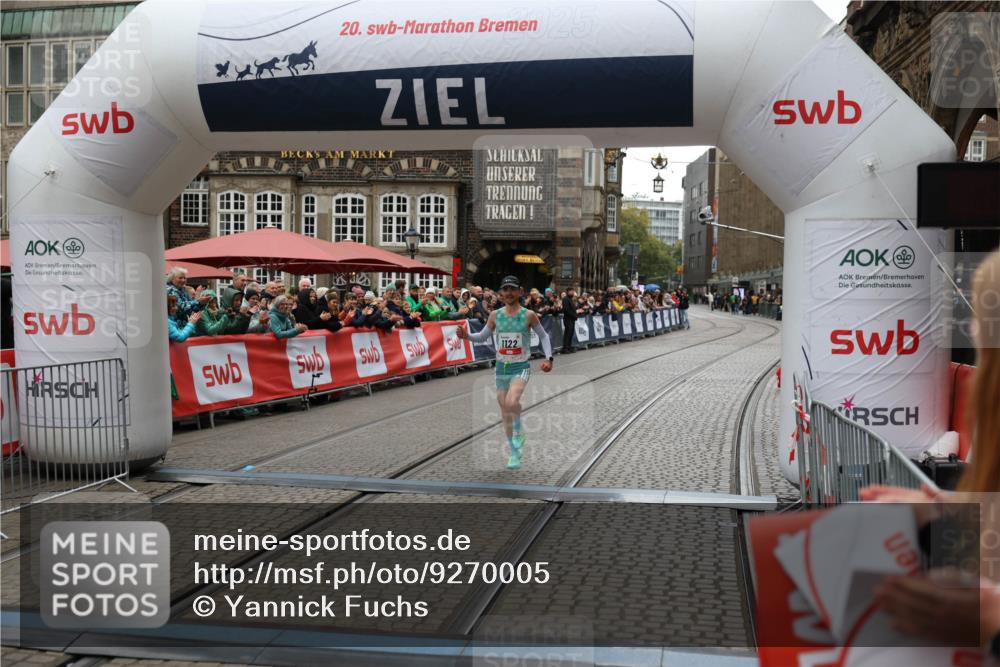 05.10.2025 - 20. swb-Marathon Bremen Yannick Fuchs http://msf.ph/oto/9270005 05.10.2025 12:14:48 Ziel 1122 meine-sportfotos.de