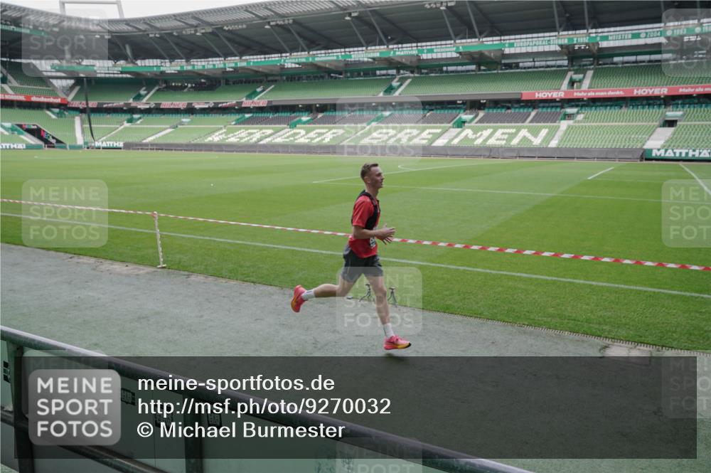 05.10.2025 - 20. swb-Marathon Bremen Michael Burmester http://msf.ph/oto/9270032 05.10.2025 12:40:43 Laufen im Stadion 45, 46, 133, 241, 623, 689, 945, 1812, 2036, 2048, 2057, 2064, 2118, 2169, 2497, 2670, 2683, 4375, 5595, 6075, 6444, 7213, 7274, 7587, 7766, 7883, 236, 1392, 1615, 1626, 2130, 8849 meine-sportfotos.de