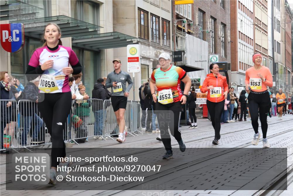 05.10.2025 - 20. swb-Marathon Bremen Strokosch-Dieckow http://msf.ph/oto/9270047 05.10.2025 11:08:06 Ziel 9186, 9235, 9353, 9401, 9481, 9519, 9552, 9982, 10132, 10134, 10212, 10787, 10859, 11019, 11097, 11232, 11242, 11670, 11671, 9186, 9235, 9353, 9401, 9481, 9519, 9552, 9982, 10132, 10134, 10212, 10787, 10859, 11019, 11097, 11232, 11242, 11670, 11671 meine-sportfotos.de