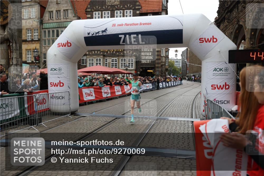 05.10.2025 - 20. swb-Marathon Bremen Yannick Fuchs http://msf.ph/oto/9270069 05.10.2025 12:14:48 Ziel 1122 meine-sportfotos.de