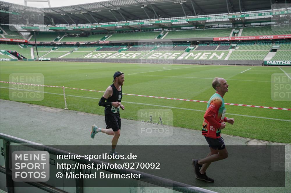 05.10.2025 - 20. swb-Marathon Bremen Michael Burmester http://msf.ph/oto/9270092 05.10.2025 12:40:47 Laufen im Stadion 37, 45, 46, 133, 241, 623, 689, 945, 1812, 2036, 2048, 2057, 2064, 2118, 2169, 2497, 2670, 2683, 2909, 4375, 6075, 7274, 7587, 7766, 236, 241, 1392, 1615, 2130, 5595, 6444, 7213, 7883 meine-sportfotos.de