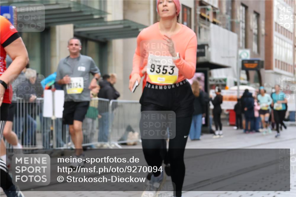 05.10.2025 - 20. swb-Marathon Bremen Strokosch-Dieckow http://msf.ph/oto/9270094 05.10.2025 11:08:09 Ziel 7069, 7706, 9186, 9235, 9353, 9401, 9481, 9519, 9552, 9982, 10132, 10134, 10212, 10787, 10859, 10998, 11028, 11073, 11076, 11097, 11242, 11671, 7069, 7706, 9186, 9235, 9353, 9401, 9481, 9519, 9552, 9982, 10132, 10134, 10212, 10787, 10859, 10998, 11028, 11073, 11076, 11097, 11242, 11671 meine-sportfotos.de