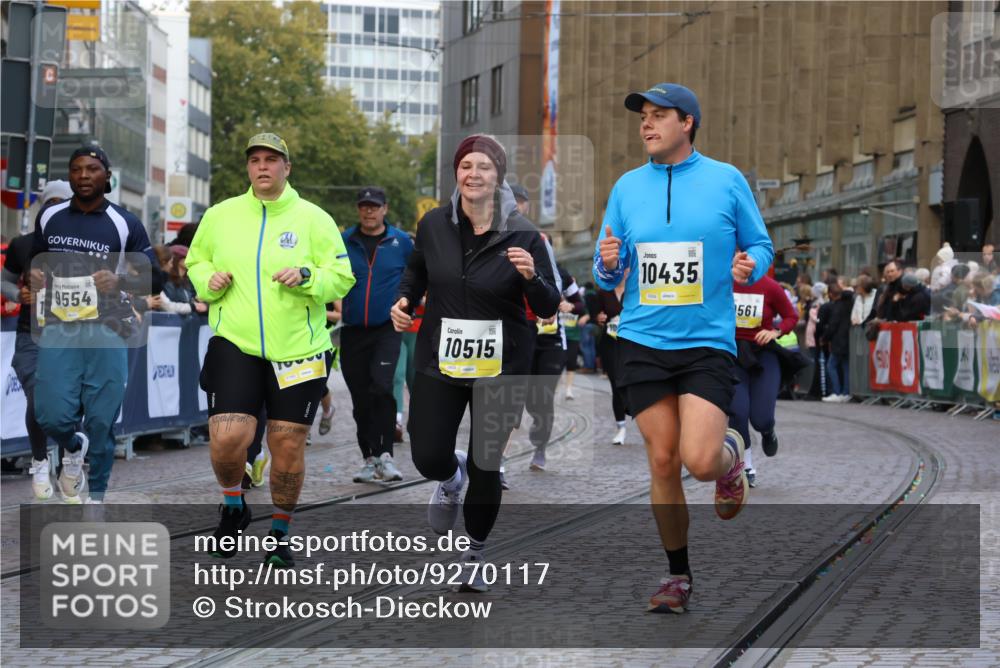 05.10.2025 - 20. swb-Marathon Bremen Strokosch-Dieckow http://msf.ph/oto/9270117 05.10.2025 11:09:59 Ziel 9288, 9470, 9476, 9554, 9561, 9760, 9972, 10383, 10435, 10515, 10659, 10885, 10969, 11381, 11401, 11405, 11634, 11748 meine-sportfotos.de
