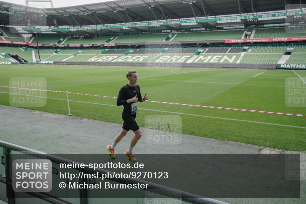 05.10.2025 - 20. swb-Marathon Bremen Michael Burmester http://msf.ph/oto/9270123 05.10.2025 12:40:56 Laufen im Stadion 37, 38, 40, 45, 46, 377, 623, 689, 945, 2036, 2048, 2057, 2064, 2118, 2169, 2284, 2497, 2670, 2683, 2909, 3707, 4375, 7274, 7587, 7766, 133, 241, 1392, 1615, 1812, 2118, 2130, 5595, 6075, 6444, 7213, 7274, 7883 meine-sportfotos.de
