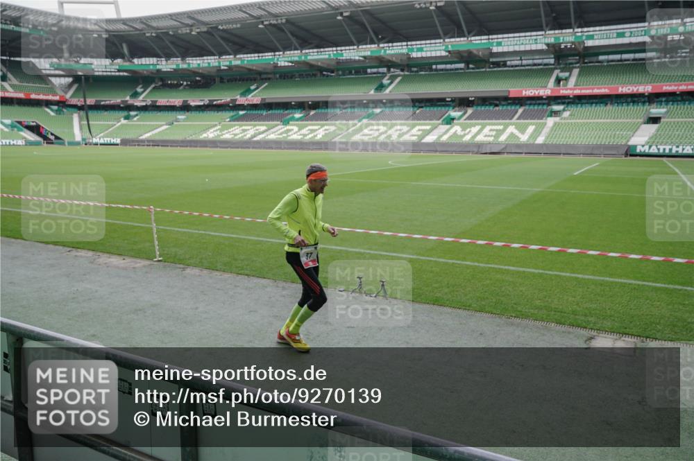05.10.2025 - 20. swb-Marathon Bremen Michael Burmester http://msf.ph/oto/9270139 05.10.2025 12:41:01 Laufen im Stadion 37, 38, 40, 45, 46, 198, 377, 623, 689, 945, 1368, 2036, 2048, 2057, 2064, 2169, 2284, 2497, 2670, 2683, 2909, 3707, 4375, 6566, 7587, 133, 241, 1615, 1812, 2118, 5595, 6075, 6444, 7213, 7274, 7766, 7883 meine-sportfotos.de