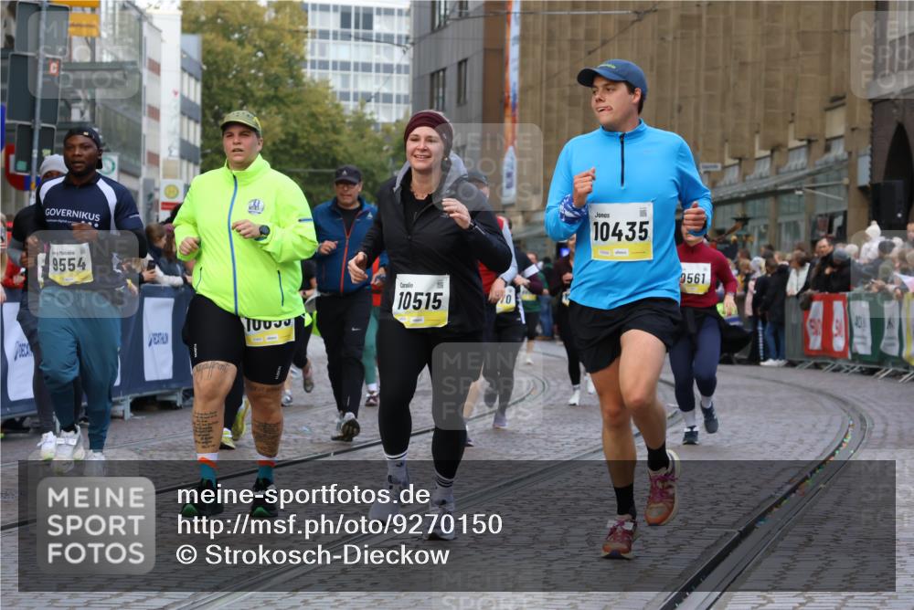 05.10.2025 - 20. swb-Marathon Bremen Strokosch-Dieckow http://msf.ph/oto/9270150 05.10.2025 11:09:59 Ziel 9288, 9470, 9476, 9554, 9561, 9760, 9972, 10383, 10435, 10515, 10659, 10885, 10969, 11381, 11401, 11405, 11634, 11748 meine-sportfotos.de