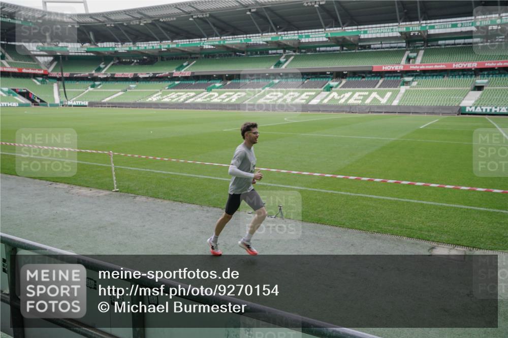 05.10.2025 - 20. swb-Marathon Bremen Michael Burmester http://msf.ph/oto/9270154 05.10.2025 12:41:03 Laufen im Stadion 37, 38, 40, 45, 46, 198, 377, 623, 689, 945, 1258, 1368, 2036, 2048, 2057, 2064, 2169, 2284, 2497, 2670, 2683, 2909, 3707, 3817, 4375, 6566, 7587, 133, 241, 1812, 2118, 5595, 6075, 6444, 7213, 7274, 7766, 7883 meine-sportfotos.de