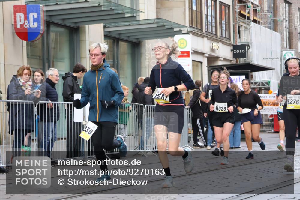 05.10.2025 - 20. swb-Marathon Bremen Strokosch-Dieckow http://msf.ph/oto/9270163 05.10.2025 11:08:20 Ziel 7069, 7706, 9191, 9235, 9274, 9276, 9481, 9552, 9589, 9721, 9853, 9982, 10051, 10134, 10212, 10567, 10787, 10859, 10939, 10998, 11028, 11073, 11076, 11242, 11479, 11590, 7069, 7706, 9191, 9235, 9274, 9276, 9481, 9552, 9589, 9721, 9853, 9982, 10051, 10134, 10212, 10567, 10787, 10859, 10939, 10998, 11028, 11073, 11076, 11242, 11479, 11590 meine-sportfotos.de