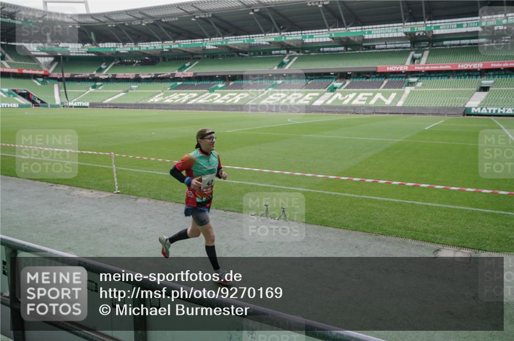 05.10.2025 - 20. swb-Marathon Bremen Michael Burmester http://msf.ph/oto/9270169 05.10.2025 12:41:06 Laufen im Stadion 9, 37, 38, 40, 45, 46, 198, 377, 623, 689, 945, 1258, 1368, 2036, 2048, 2057, 2064, 2169, 2284, 2497, 2670, 2683, 2909, 3707, 3817, 4375, 6566, 133, 241, 1812, 2118, 5595, 6075, 7274, 7587, 7766 meine-sportfotos.de