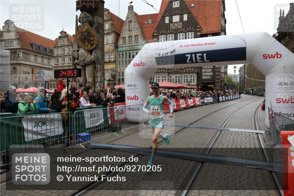 05.10.2025 - 20. swb-Marathon Bremen Yannick Fuchs http://msf.ph/oto/9270205 05.10.2025 12:14:49 Ziel 1122 meine-sportfotos.de