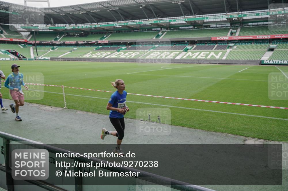 05.10.2025 - 20. swb-Marathon Bremen Michael Burmester http://msf.ph/oto/9270238 05.10.2025 12:41:18 Laufen im Stadion 9, 37, 38, 40, 45, 198, 377, 623, 689, 1042, 1258, 1368, 1476, 2048, 2064, 2169, 2284, 2497, 2670, 2683, 2743, 2801, 2909, 3707, 3817, 4158, 4375, 4984, 6566, 8211, 46, 945, 2036, 2057, 7587, 7766 meine-sportfotos.de