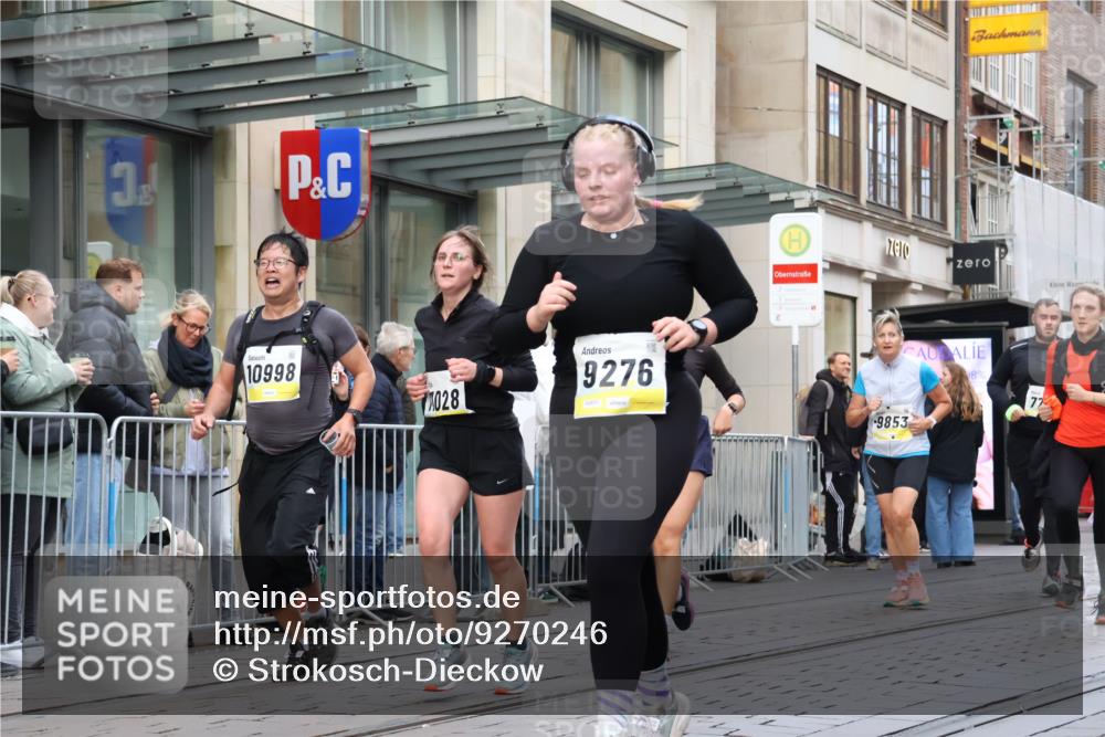 05.10.2025 - 20. swb-Marathon Bremen Strokosch-Dieckow http://msf.ph/oto/9270246 05.10.2025 11:08:23 Ziel 7069, 7706, 9184, 9191, 9274, 9276, 9481, 9589, 9721, 9853, 9982, 10051, 10134, 10212, 10567, 10787, 10859, 10939, 10998, 11028, 11073, 11076, 11242, 11479, 11590, 7069, 7706, 9184, 9191, 9274, 9276, 9481, 9589, 9721, 9853, 9982, 10051, 10134, 10212, 10567, 10787, 10859, 10939, 10998, 11028, 11073, 11076, 11242, 11479, 11590 meine-sportfotos.de