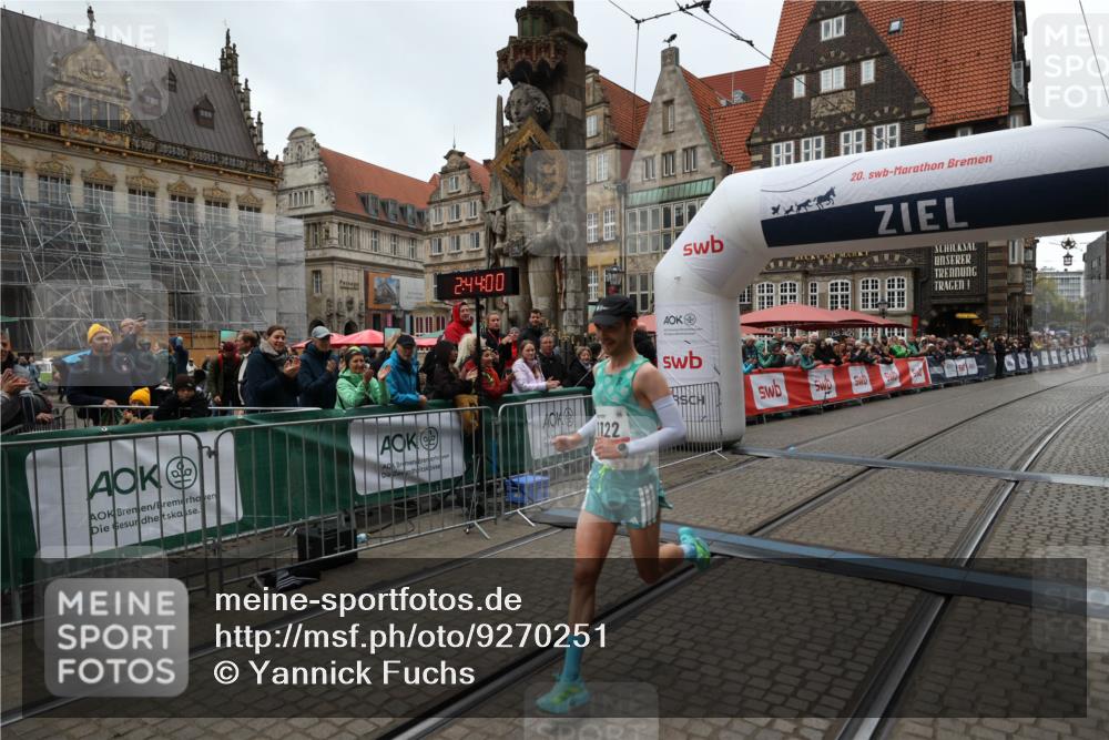 05.10.2025 - 20. swb-Marathon Bremen Yannick Fuchs http://msf.ph/oto/9270251 05.10.2025 12:14:50 Ziel 1122 meine-sportfotos.de