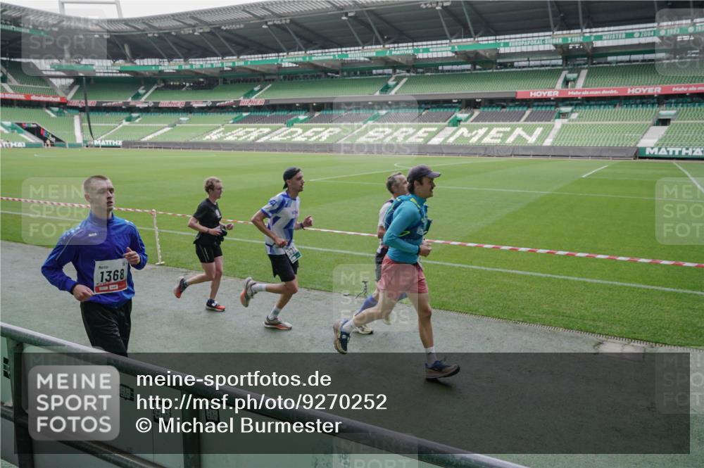 05.10.2025 - 20. swb-Marathon Bremen Michael Burmester http://msf.ph/oto/9270252 05.10.2025 12:41:19 Laufen im Stadion 9, 37, 38, 40, 45, 198, 377, 623, 689, 1042, 1258, 1368, 1476, 2048, 2064, 2169, 2284, 2497, 2670, 2683, 2743, 2801, 2909, 3707, 3817, 4158, 4375, 4984, 6566, 8211, 46, 945, 2036, 2057, 7587 meine-sportfotos.de