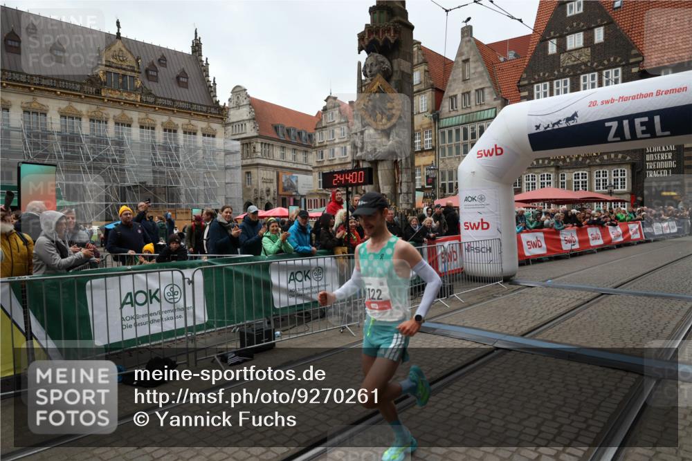 05.10.2025 - 20. swb-Marathon Bremen Yannick Fuchs http://msf.ph/oto/9270261 05.10.2025 12:14:50 Ziel 1122 meine-sportfotos.de