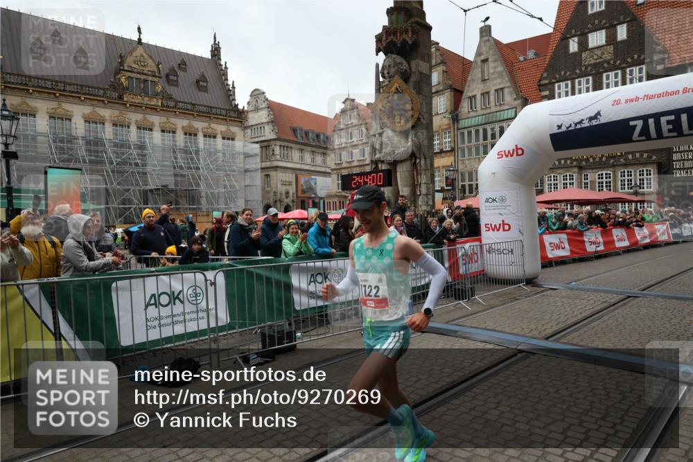 05.10.2025 - 20. swb-Marathon Bremen Yannick Fuchs http://msf.ph/oto/9270269 05.10.2025 12:14:50 Ziel 1122 meine-sportfotos.de