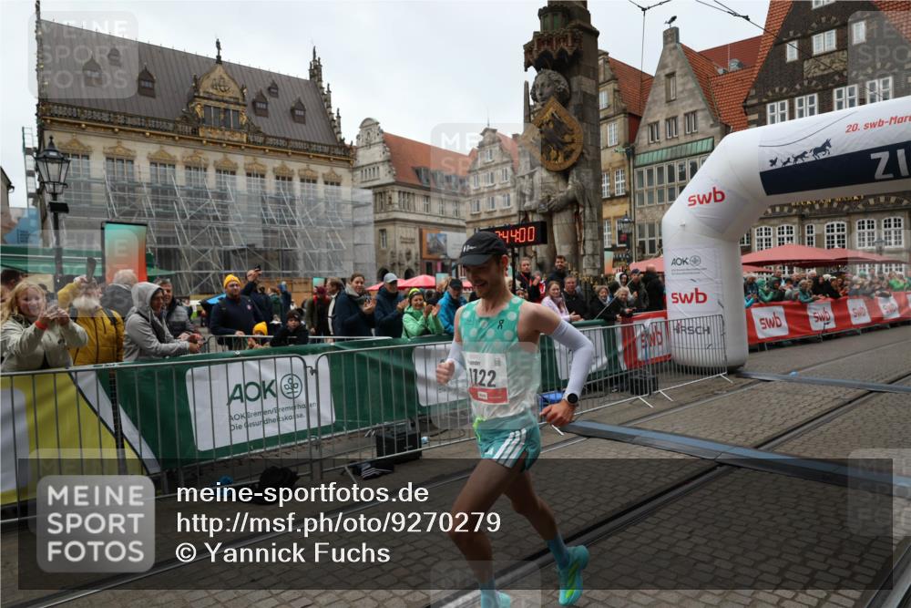 05.10.2025 - 20. swb-Marathon Bremen Yannick Fuchs http://msf.ph/oto/9270279 05.10.2025 12:14:50 Ziel 1122 meine-sportfotos.de