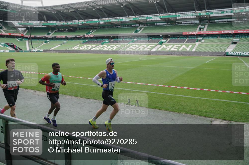 05.10.2025 - 20. swb-Marathon Bremen Michael Burmester http://msf.ph/oto/9270285 05.10.2025 12:41:22 Laufen im Stadion 9, 37, 38, 40, 45, 198, 377, 623, 689, 1042, 1258, 1368, 1476, 2048, 2064, 2169, 2284, 2497, 2670, 2683, 2743, 2801, 2909, 3707, 3817, 4158, 4375, 4984, 6566, 8211, 46, 945, 2036, 2057, 7587 meine-sportfotos.de