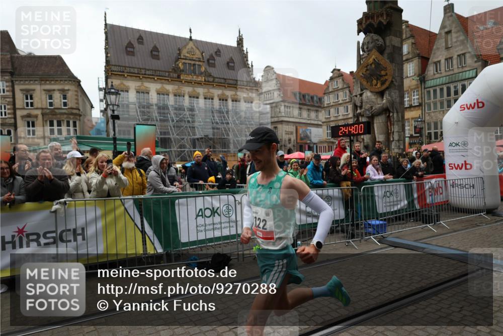 05.10.2025 - 20. swb-Marathon Bremen Yannick Fuchs http://msf.ph/oto/9270288 05.10.2025 12:14:50 Ziel 1122 meine-sportfotos.de