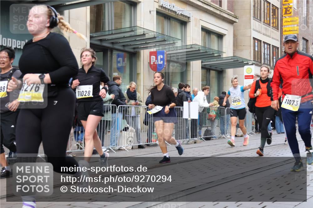 05.10.2025 - 20. swb-Marathon Bremen Strokosch-Dieckow http://msf.ph/oto/9270294 05.10.2025 11:08:24 Ziel 7069, 7706, 9184, 9191, 9274, 9276, 9481, 9589, 9721, 9853, 9912, 9982, 10051, 10134, 10212, 10248, 10567, 10714, 10787, 10840, 10859, 10939, 10998, 11028, 11073, 11076, 11242, 11479, 11590, 7069, 7706, 9184, 9191, 9274, 9276, 9481, 9589, 9721, 9853, 9912, 9982, 10051, 10134, 10212, 10248, 10567, 10714, 10787, 10840, 10859, 10939, 10998, 11028, 11073, 11076, 11242, 11479, 11590 meine-sportfotos.de