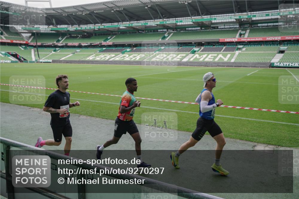 05.10.2025 - 20. swb-Marathon Bremen Michael Burmester http://msf.ph/oto/9270297 05.10.2025 12:41:23 Laufen im Stadion 9, 37, 38, 40, 45, 198, 377, 623, 689, 1042, 1258, 1368, 1476, 2048, 2064, 2169, 2284, 2497, 2670, 2683, 2743, 2801, 2909, 3707, 3817, 4158, 4375, 4984, 6566, 8211, 46, 945, 2036, 2057, 7587 meine-sportfotos.de
