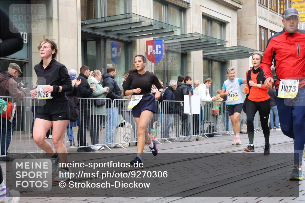 05.10.2025 - 20. swb-Marathon Bremen Strokosch-Dieckow http://msf.ph/oto/9270306 05.10.2025 11:08:24 Ziel 7069, 7706, 9184, 9191, 9274, 9276, 9481, 9589, 9721, 9853, 9912, 9982, 10051, 10134, 10212, 10248, 10567, 10714, 10787, 10840, 10859, 10939, 10998, 11028, 11073, 11076, 11242, 11479, 11590, 7069, 7706, 9184, 9191, 9274, 9276, 9481, 9589, 9721, 9853, 9912, 9982, 10051, 10134, 10212, 10248, 10567, 10714, 10787, 10840, 10859, 10939, 10998, 11028, 11073, 11076, 11242, 11479, 11590 meine-sportfotos.de