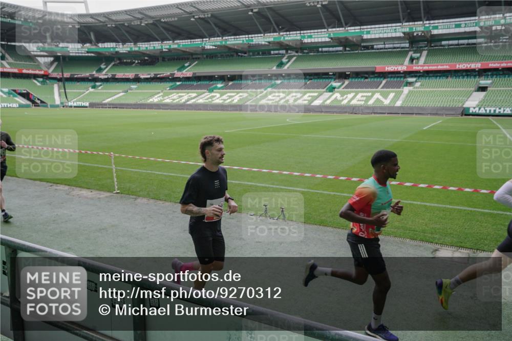 05.10.2025 - 20. swb-Marathon Bremen Michael Burmester http://msf.ph/oto/9270312 05.10.2025 12:41:23 Laufen im Stadion 9, 37, 38, 40, 45, 198, 377, 623, 689, 1042, 1258, 1368, 1476, 2048, 2064, 2169, 2284, 2497, 2670, 2683, 2743, 2801, 2909, 3707, 3817, 4158, 4375, 4984, 6566, 8211, 46, 945, 2036, 2057, 7587 meine-sportfotos.de