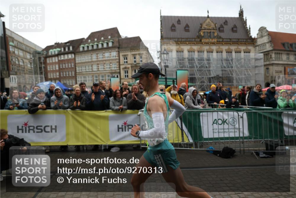 05.10.2025 - 20. swb-Marathon Bremen Yannick Fuchs http://msf.ph/oto/9270313 05.10.2025 12:14:50 Ziel 1122 meine-sportfotos.de