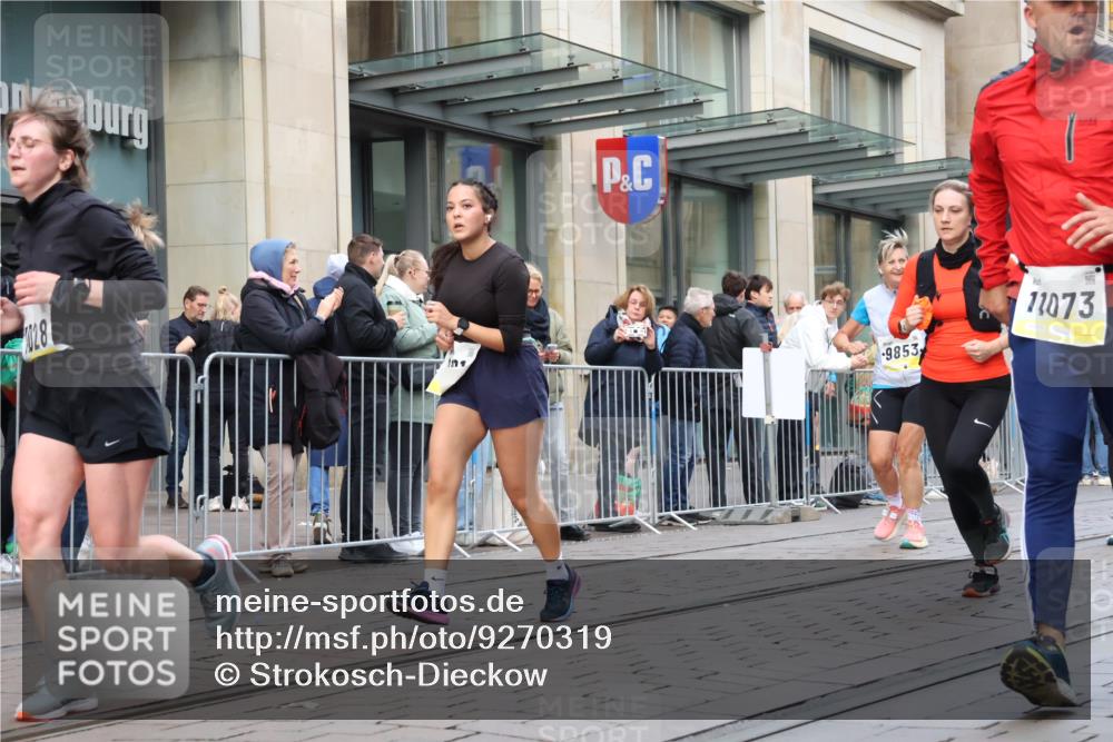 05.10.2025 - 20. swb-Marathon Bremen Strokosch-Dieckow http://msf.ph/oto/9270319 05.10.2025 11:08:24 Ziel 7069, 7706, 9184, 9191, 9274, 9276, 9481, 9589, 9721, 9853, 9912, 9982, 10051, 10134, 10212, 10248, 10567, 10714, 10787, 10840, 10859, 10939, 10998, 11028, 11073, 11076, 11242, 11479, 11590, 7069, 7706, 9184, 9191, 9274, 9276, 9481, 9589, 9721, 9853, 9912, 9982, 10051, 10134, 10212, 10248, 10567, 10714, 10787, 10840, 10859, 10939, 10998, 11028, 11073, 11076, 11242, 11479, 11590 meine-sportfotos.de