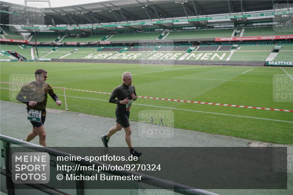 05.10.2025 - 20. swb-Marathon Bremen Michael Burmester http://msf.ph/oto/9270324 05.10.2025 12:41:24 Laufen im Stadion 9, 37, 38, 40, 45, 198, 377, 623, 689, 1042, 1258, 1368, 1476, 2048, 2064, 2169, 2284, 2497, 2670, 2683, 2743, 2801, 2909, 3707, 3817, 4158, 4375, 4984, 6566, 8211, 46, 945, 2036, 2057, 7587 meine-sportfotos.de