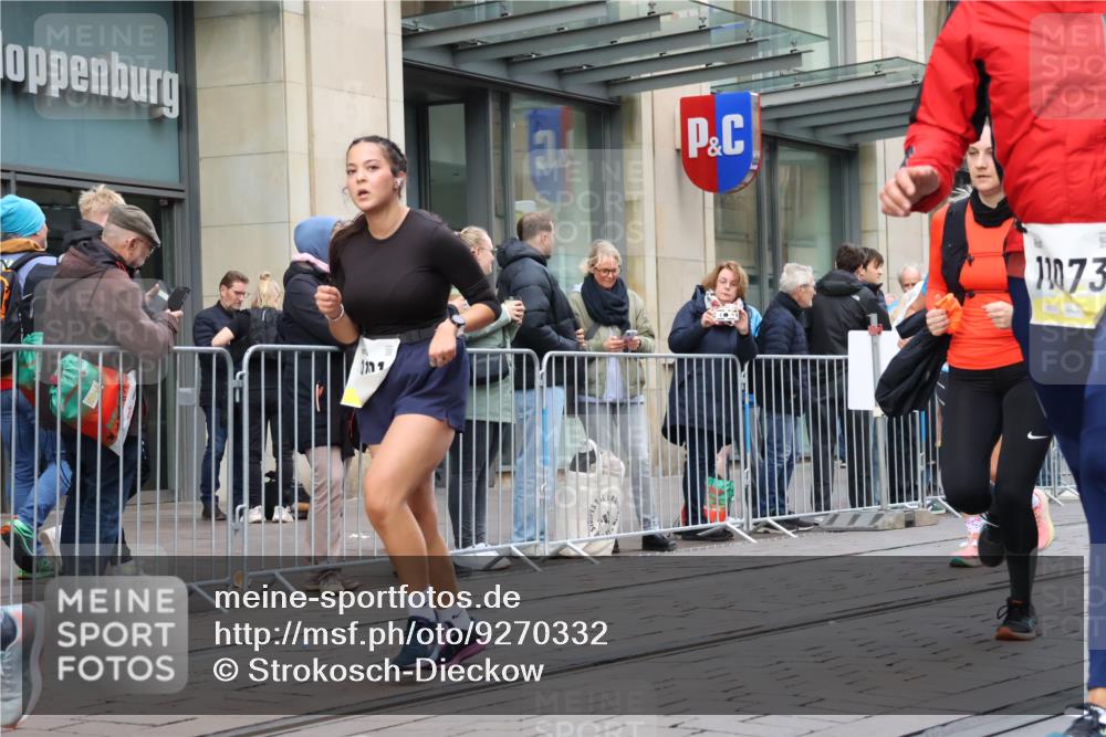 05.10.2025 - 20. swb-Marathon Bremen Strokosch-Dieckow http://msf.ph/oto/9270332 05.10.2025 11:08:25 Ziel 7069, 7706, 9184, 9191, 9274, 9276, 9466, 9589, 9721, 9774, 9853, 9912, 9982, 10031, 10051, 10134, 10212, 10248, 10567, 10714, 10787, 10840, 10859, 10939, 10998, 11028, 11073, 11076, 11242, 11479, 11590, 7069, 7706, 9184, 9191, 9274, 9276, 9466, 9589, 9721, 9774, 9853, 9912, 9982, 10031, 10051, 10134, 10212, 10248, 10567, 10714, 10787, 10840, 10859, 10939, 10998, 11028, 11073, 11076, 11242, 11479, 11590 meine-sportfotos.de