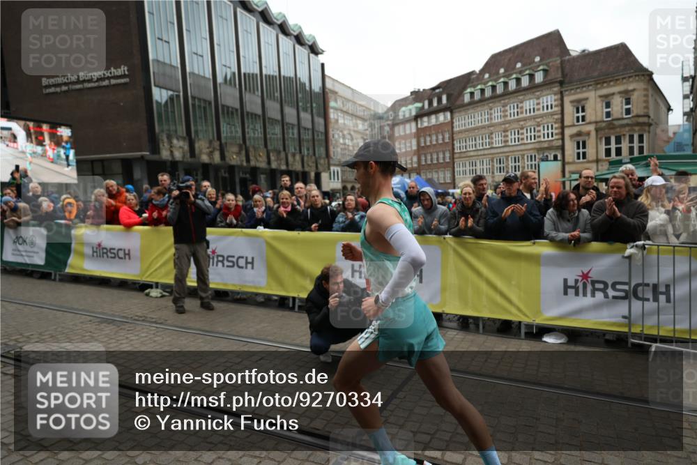 05.10.2025 - 20. swb-Marathon Bremen Yannick Fuchs http://msf.ph/oto/9270334 05.10.2025 12:14:51 Ziel 1122 meine-sportfotos.de