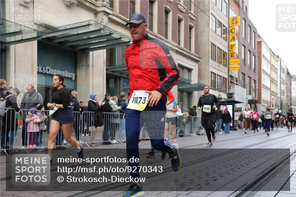 05.10.2025 - 20. swb-Marathon Bremen Strokosch-Dieckow http://msf.ph/oto/9270343 05.10.2025 11:08:25 Ziel 7069, 7706, 9184, 9191, 9274, 9276, 9466, 9589, 9721, 9774, 9853, 9912, 9982, 10031, 10051, 10134, 10212, 10248, 10567, 10714, 10787, 10840, 10859, 10939, 10998, 11028, 11073, 11076, 11242, 11479, 11590, 7069, 7706, 9184, 9191, 9274, 9276, 9466, 9589, 9721, 9774, 9853, 9912, 9982, 10031, 10051, 10134, 10212, 10248, 10567, 10714, 10787, 10840, 10859, 10939, 10998, 11028, 11073, 11076, 11242, 11479, 11590 meine-sportfotos.de