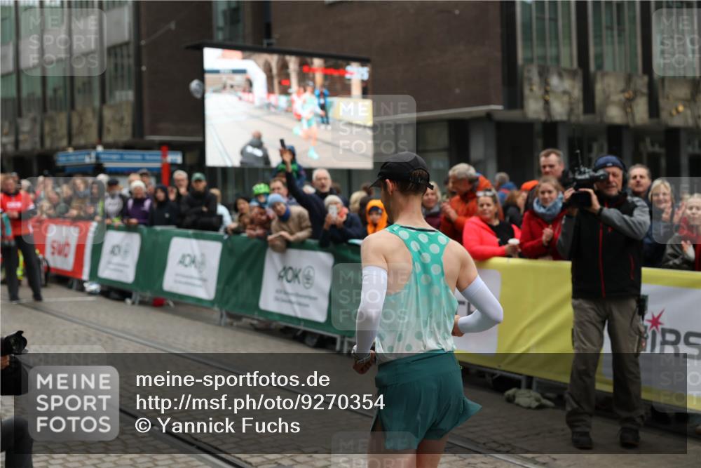 05.10.2025 - 20. swb-Marathon Bremen Yannick Fuchs http://msf.ph/oto/9270354 05.10.2025 12:14:51 Ziel 1122 meine-sportfotos.de