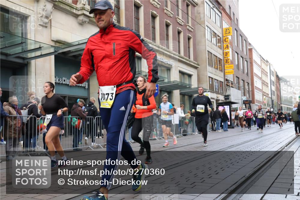 05.10.2025 - 20. swb-Marathon Bremen Strokosch-Dieckow http://msf.ph/oto/9270360 05.10.2025 11:08:26 Ziel 7069, 7706, 9184, 9191, 9274, 9276, 9466, 9589, 9721, 9774, 9853, 9912, 9982, 10031, 10051, 10087, 10134, 10212, 10248, 10567, 10714, 10787, 10840, 10939, 10998, 11028, 11073, 11076, 11126, 11142, 11242, 11479, 11590, 7069, 7706, 9184, 9191, 9274, 9276, 9466, 9589, 9721, 9774, 9853, 9912, 9982, 10031, 10051, 10087, 10134, 10212, 10248, 10567, 10714, 10787, 10840, 10939, 10998, 11028, 11073, 11076, 11126, 11142, 11242, 11479, 11590 meine-sportfotos.de
