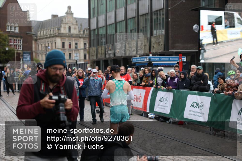 05.10.2025 - 20. swb-Marathon Bremen Yannick Fuchs http://msf.ph/oto/9270361 05.10.2025 12:14:53 Ziel 1122 meine-sportfotos.de