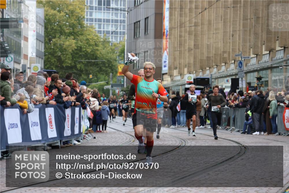 05.10.2025 - 20. swb-Marathon Bremen Strokosch-Dieckow http://msf.ph/oto/9270370 05.10.2025 13:01:32 Ziel 1042, 2284, 2545, 4571 meine-sportfotos.de