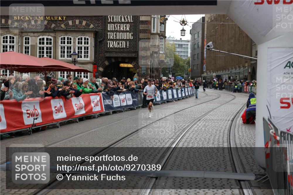05.10.2025 - 20. swb-Marathon Bremen Yannick Fuchs http://msf.ph/oto/9270389 05.10.2025 12:15:12 Ziel 212 meine-sportfotos.de